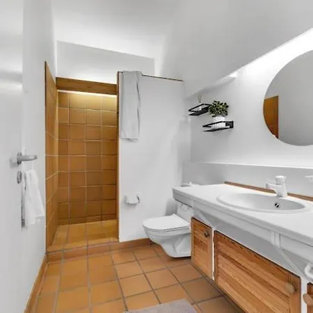 Elegant 4br With Great Views And Location Villa *