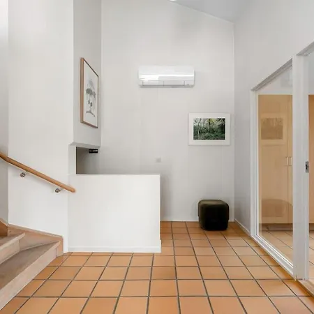 Elegant 4br With Great Views And Location *