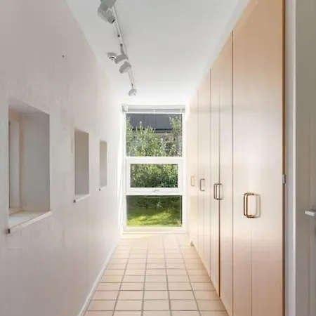 Elegant 4br With Great Views And Location Villa