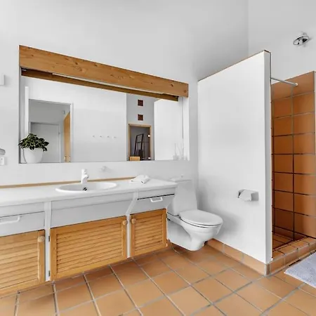Elegant 4br With Great Views And Location Villa Tromso