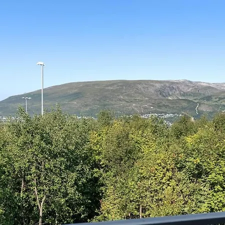 Villa Elegant 4br With Great Views And Location Tromso
