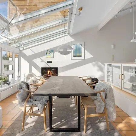 Villa Elegant 4br With Great Views And Location Tromso