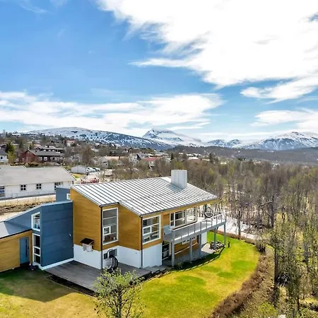 Villa Elegant 4br With Great Views And Location