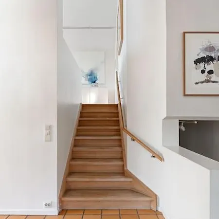 Elegant 4br With Great Views And Location *