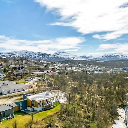 Elegant 4br With Great Views And Location Villa *