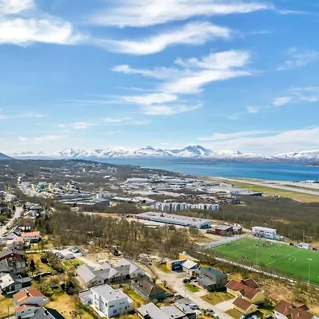 Elegant 4br With Great Views And Location *