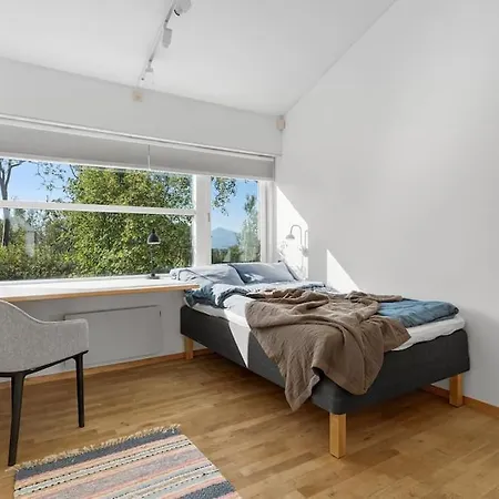 Elegant 4br With Great Views And Location Villa *
